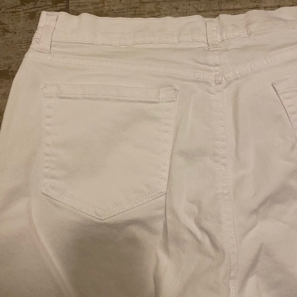 Gloria Vanderbilt Amanda white jeans - Picture 11 of 12